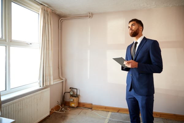 Surveyor inspecting a house to determine if a claim against a surveyor in Scotland can be made